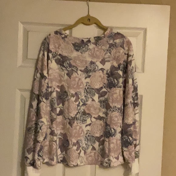 Candace Cameron Bure 5 button, long sleeved top - Picture 3 of 4